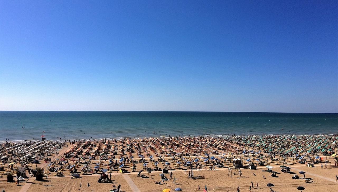 Albanella - Appartamenti Бибионе Экстерьер фото